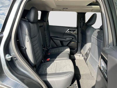 2025 Mitsubishi Outlander SE Tech Package