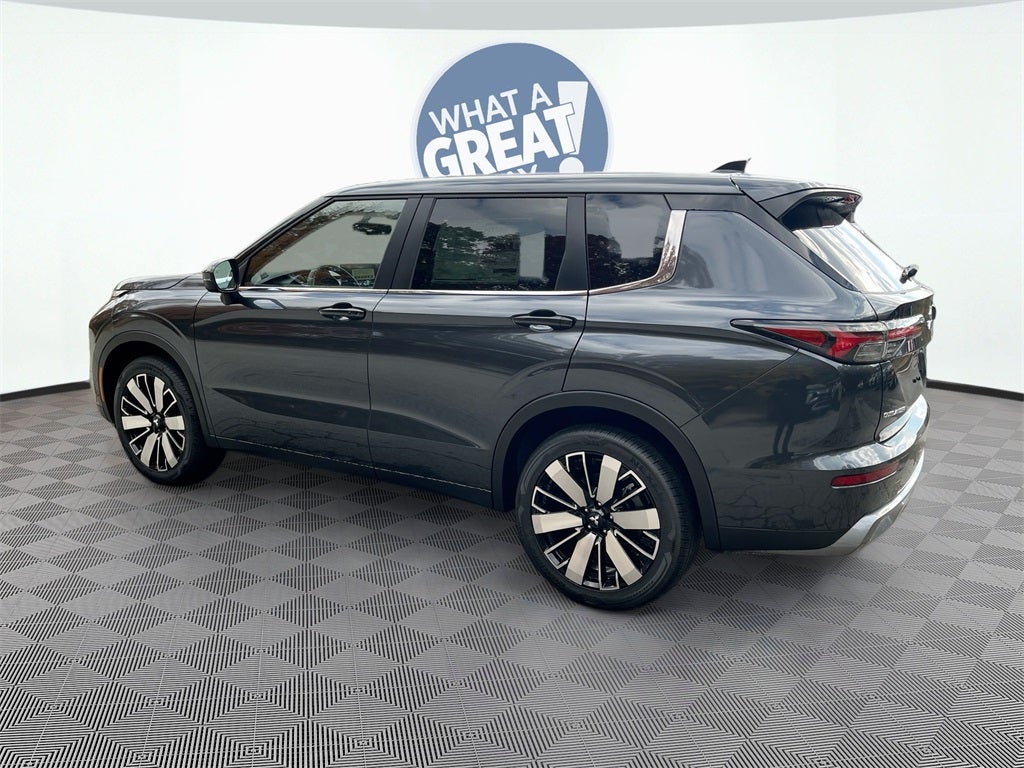 2025 Mitsubishi Outlander SE Tech Package