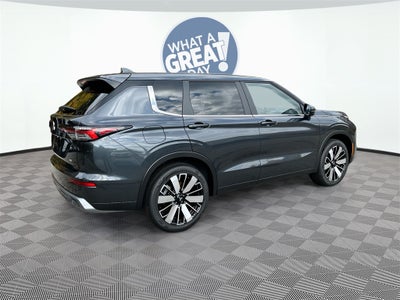 2025 Mitsubishi Outlander SE Tech Package