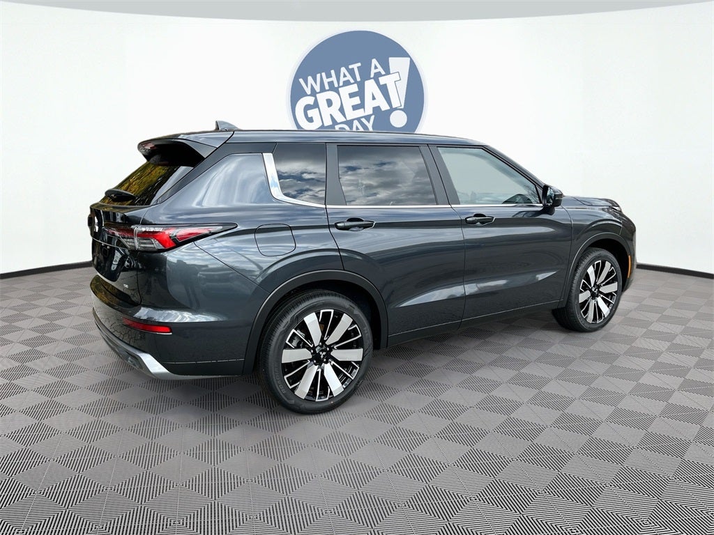 2025 Mitsubishi Outlander SE Tech Package