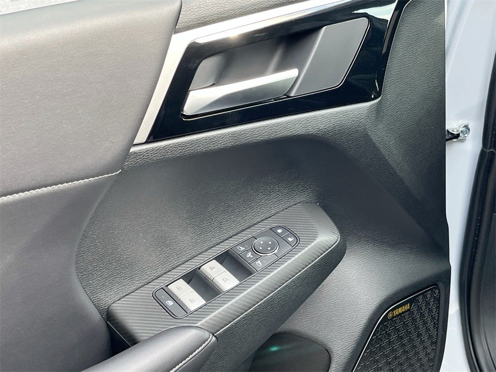 2025 Mitsubishi Outlander SE Tech Package