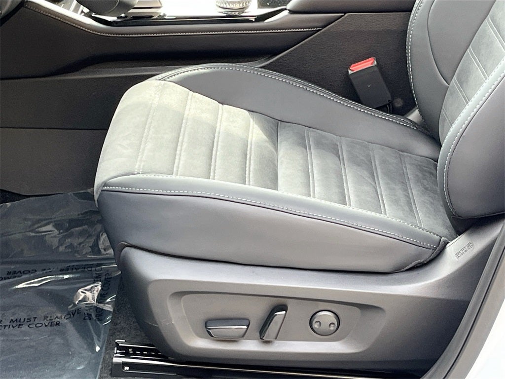 2025 Mitsubishi Outlander SE Tech Package