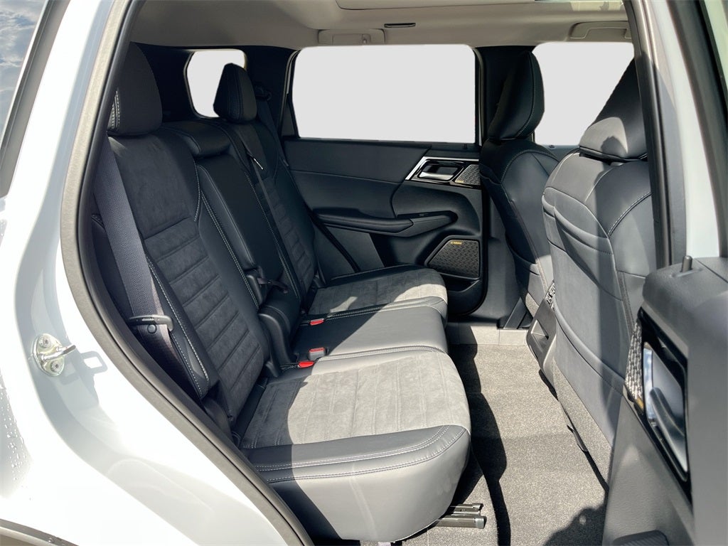 2025 Mitsubishi Outlander SE Tech Package