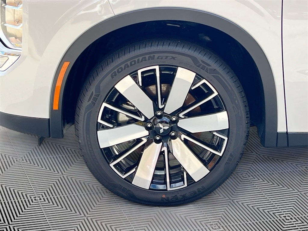 2025 Mitsubishi Outlander SE Tech Package