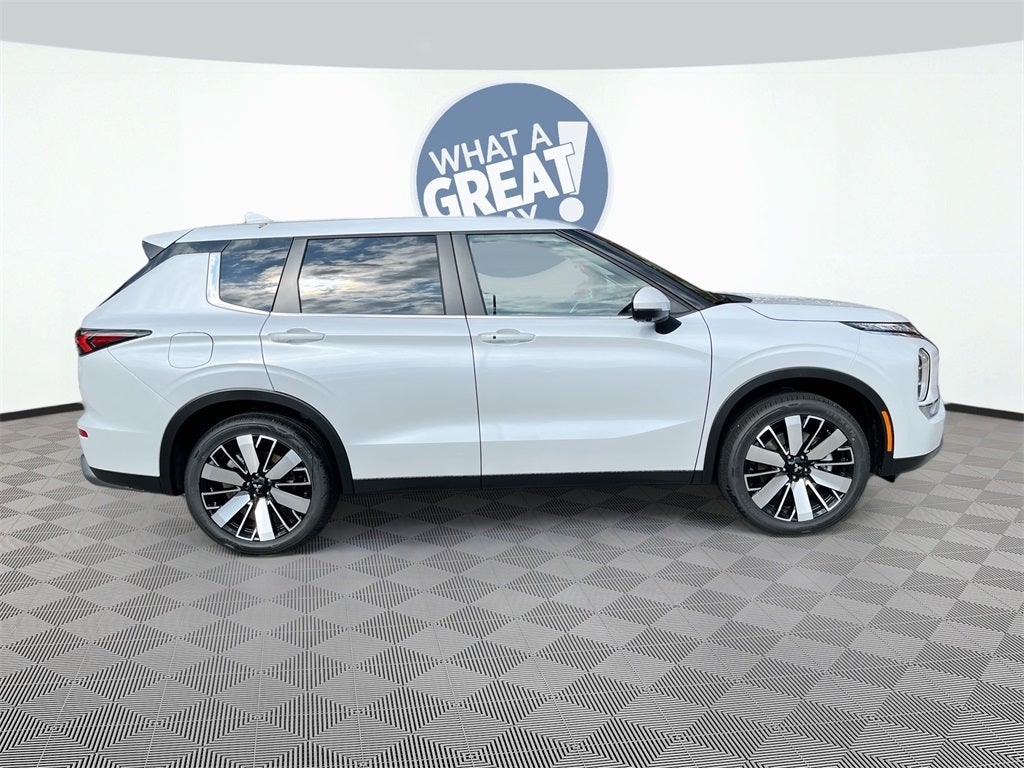 2025 Mitsubishi Outlander SE Tech Package