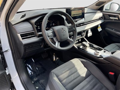 2025 Mitsubishi Outlander SE Tech Package