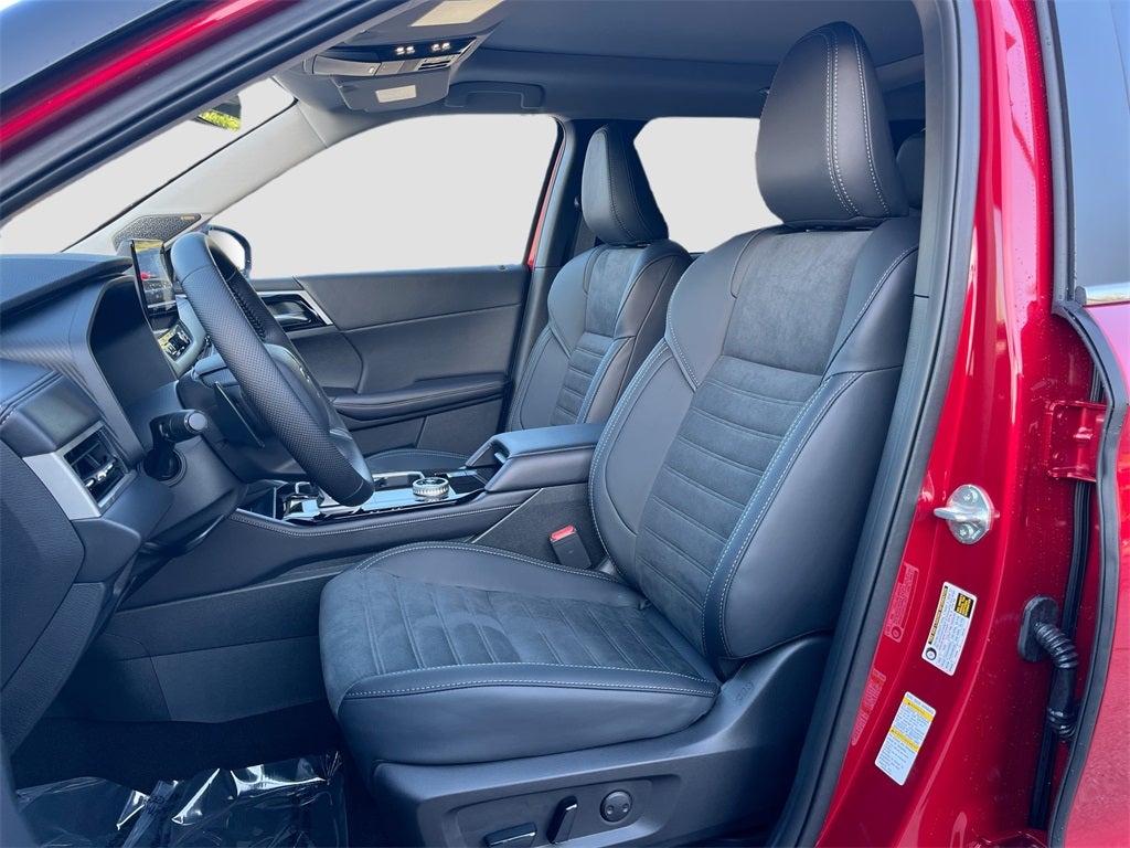 2025 Mitsubishi Outlander SE Tech Package