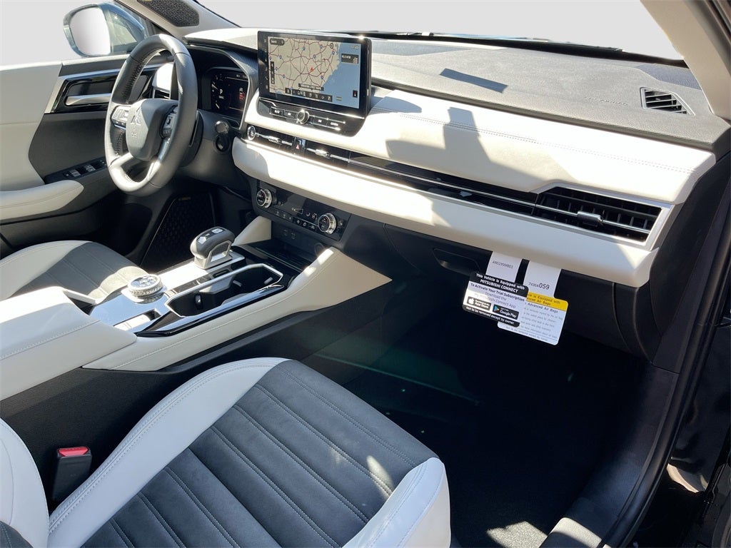 2025 Mitsubishi Outlander SE Tech Package