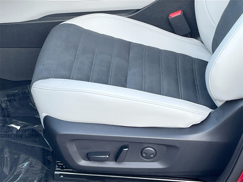 2025 Mitsubishi Outlander SE Tech Package