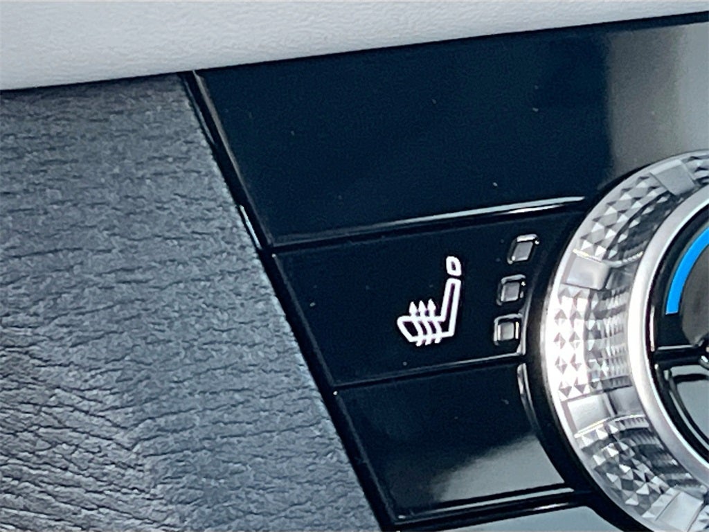 2025 Mitsubishi Outlander SE Tech Package