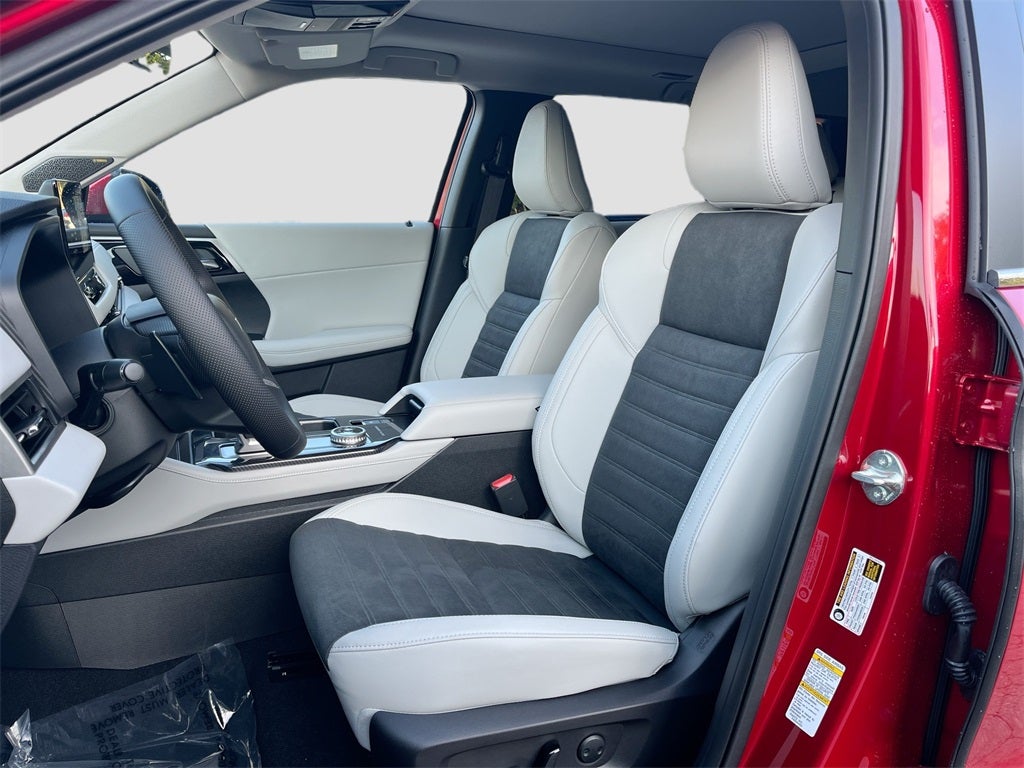 2025 Mitsubishi Outlander SE Tech Package