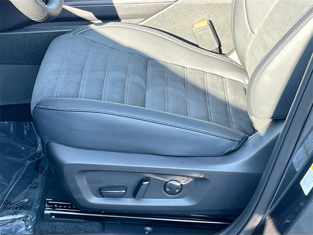 2025 Mitsubishi Outlander SE Tech Package