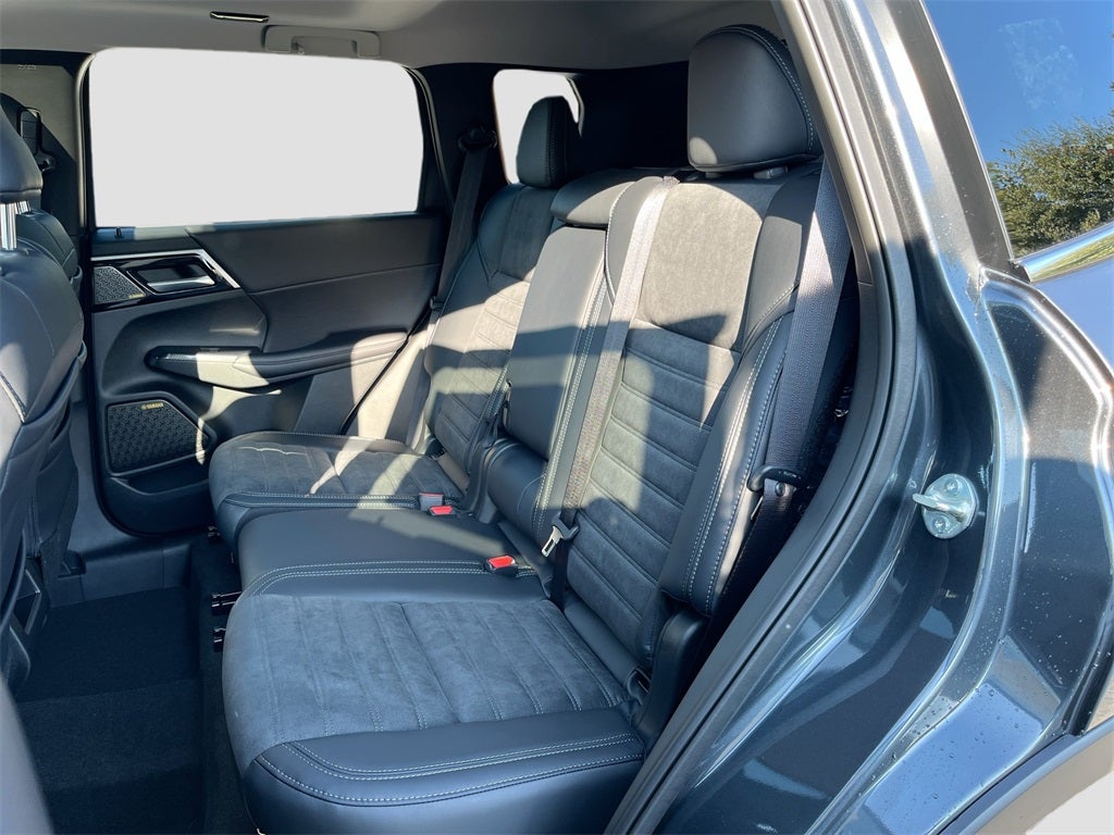 2025 Mitsubishi Outlander SE Tech Package