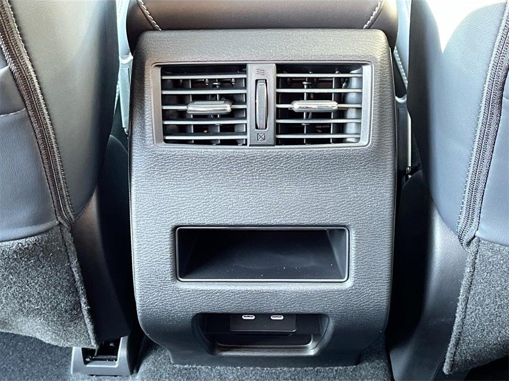 2025 Mitsubishi Outlander SE Tech Package