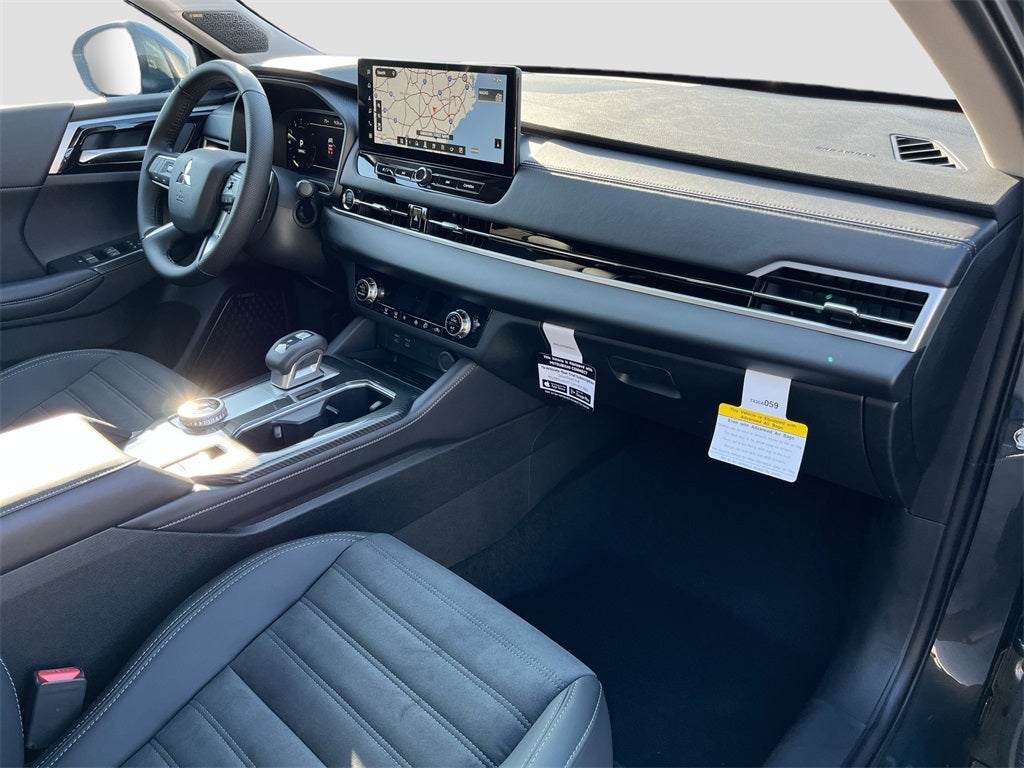 2025 Mitsubishi Outlander SE Tech Package