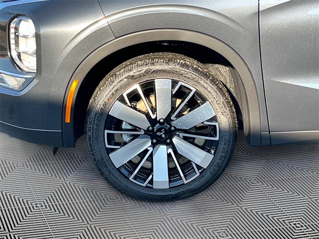 2025 Mitsubishi Outlander SE Tech Package