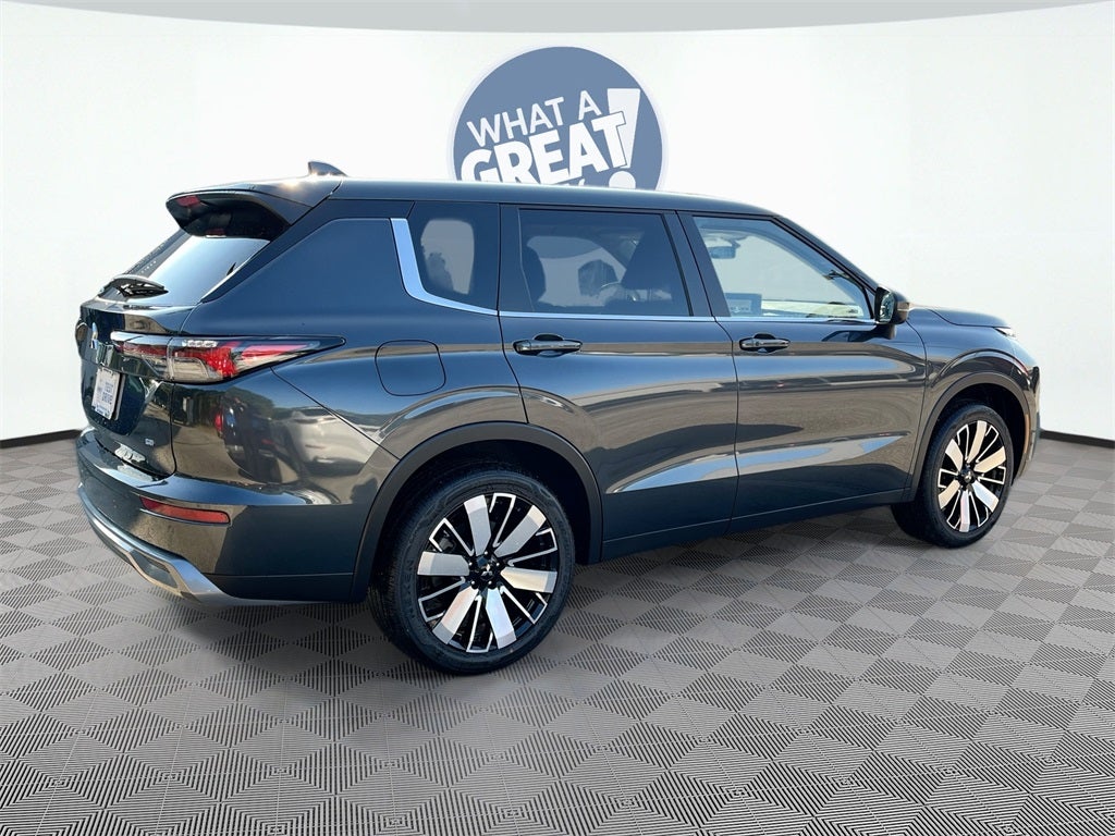 2025 Mitsubishi Outlander SE Tech Package