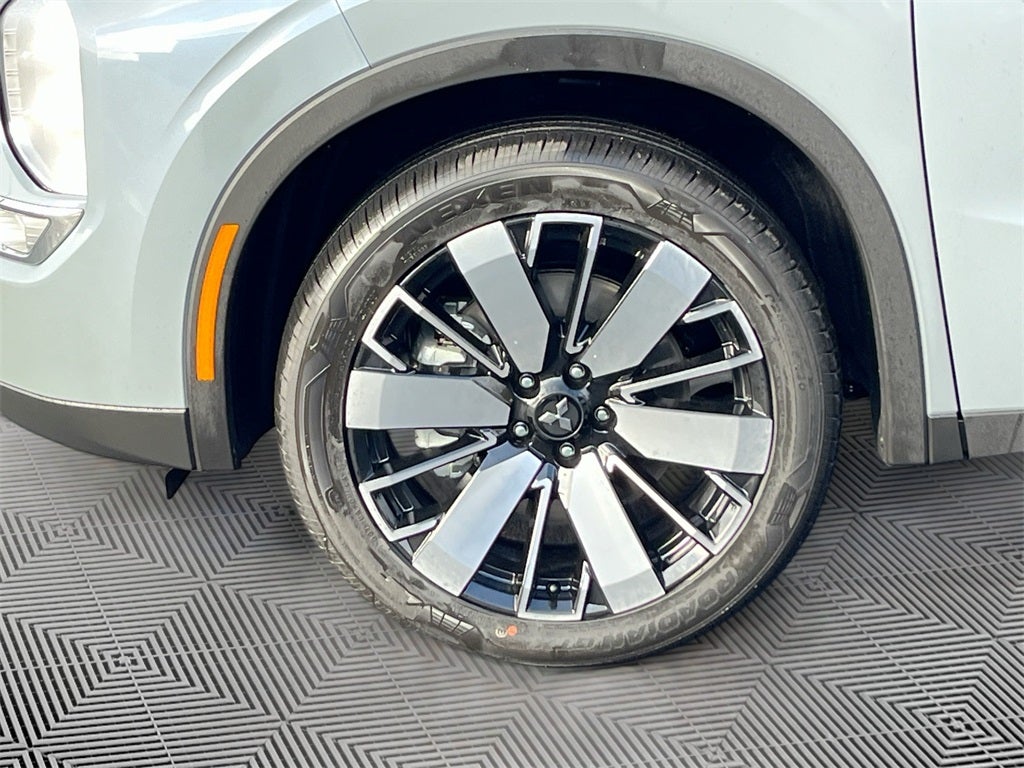 2026 Mitsubishi Outlander SE Tech Package