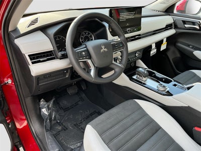 2025 Mitsubishi Outlander SE