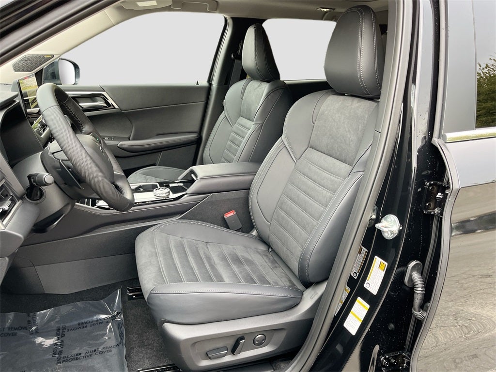 2025 Mitsubishi Outlander SE Tech Package