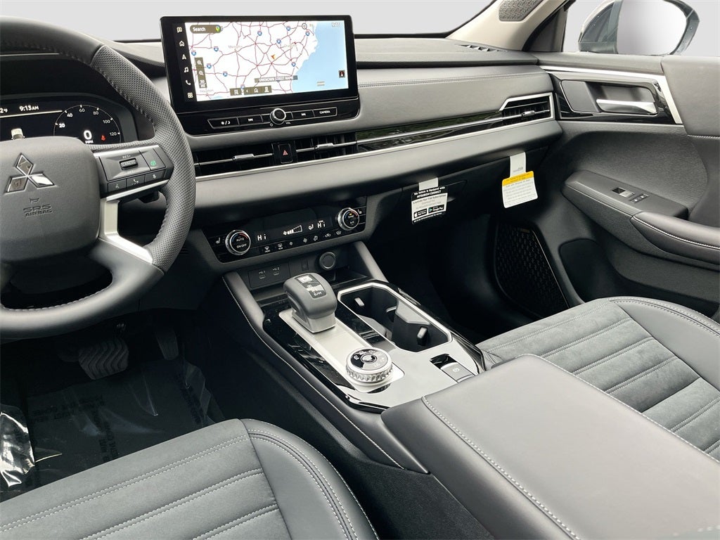 2025 Mitsubishi Outlander SE Tech Package