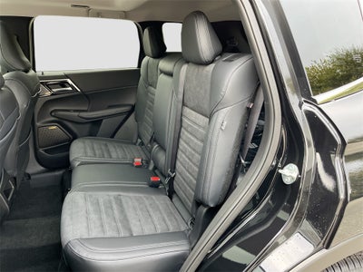 2025 Mitsubishi Outlander SE Tech Package