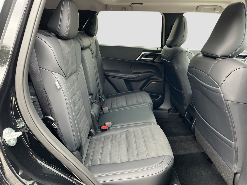 2025 Mitsubishi Outlander SE Tech Package