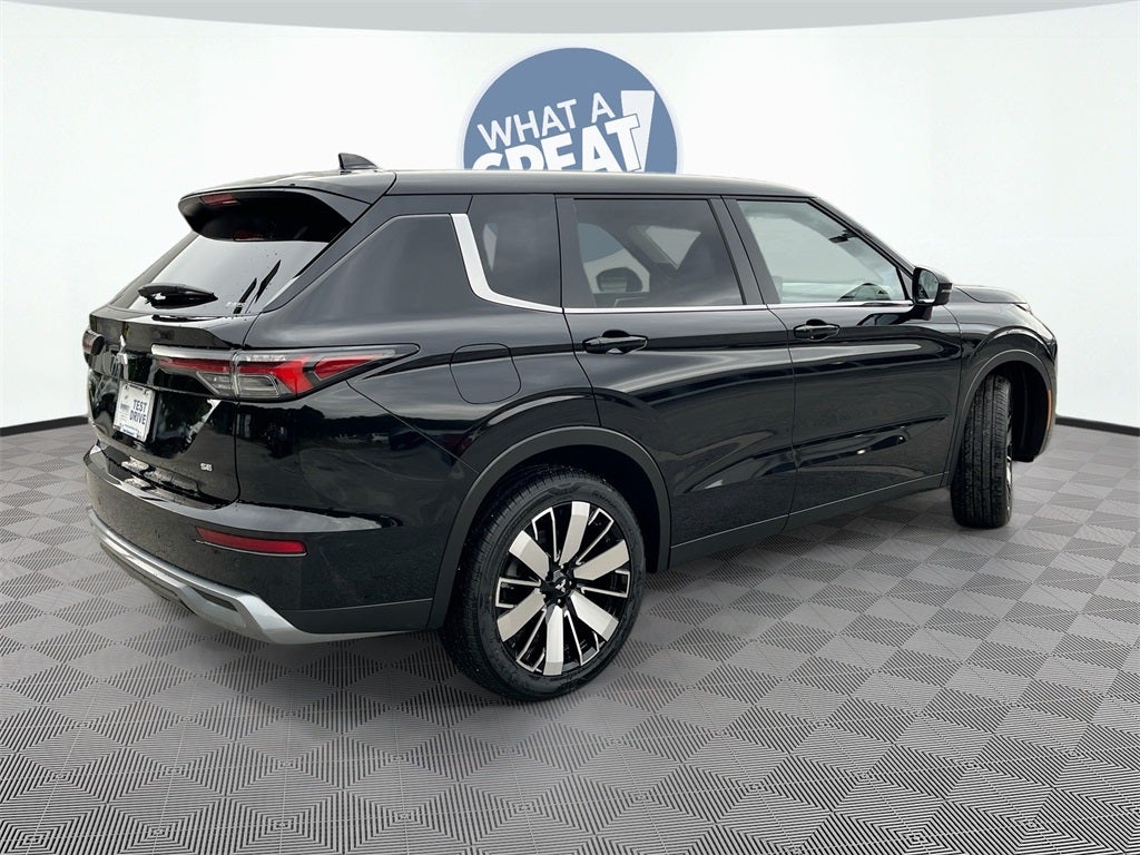 2025 Mitsubishi Outlander SE Tech Package