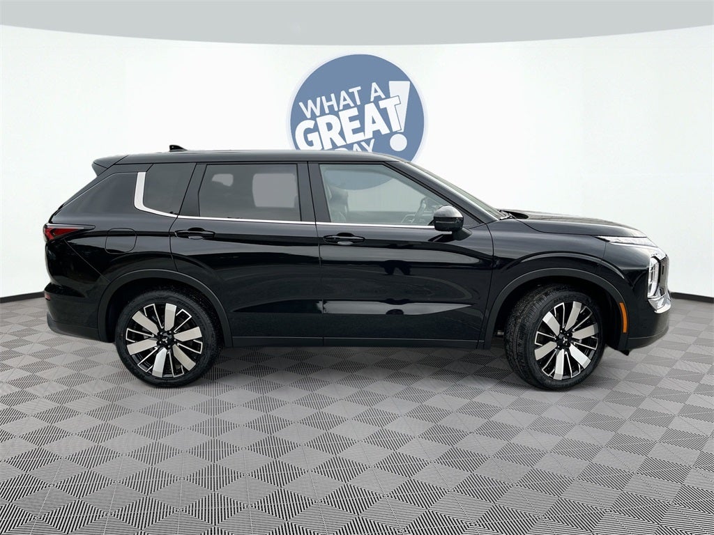 2025 Mitsubishi Outlander SE Tech Package