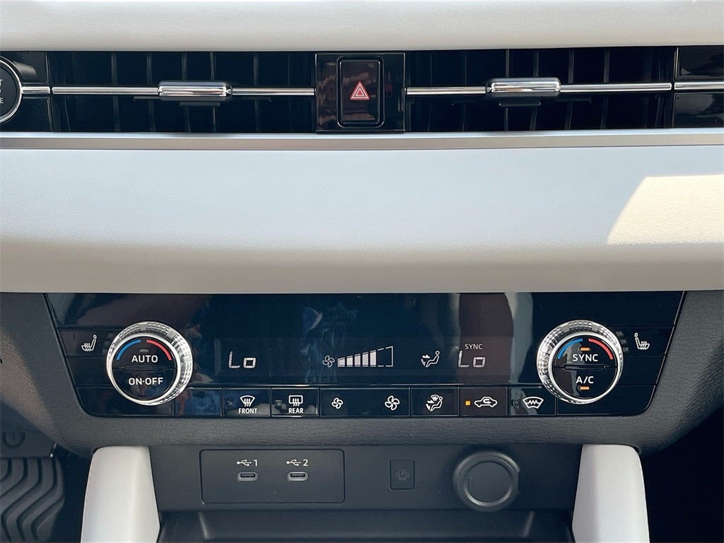 2025 Mitsubishi Outlander SE Tech Package