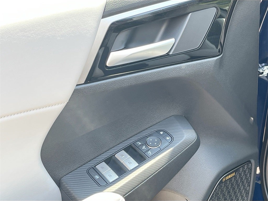 2025 Mitsubishi Outlander SE Tech Package