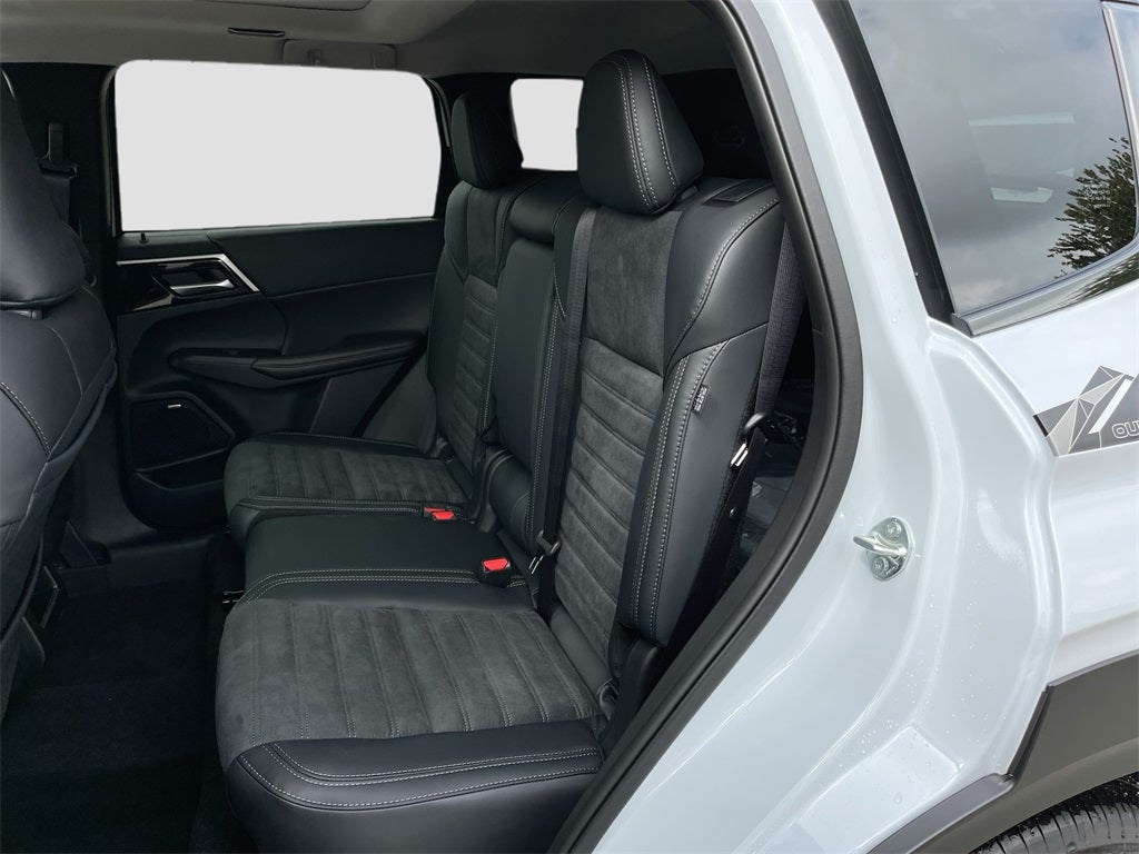 2025 Mitsubishi Outlander Trail Edition Launch Package