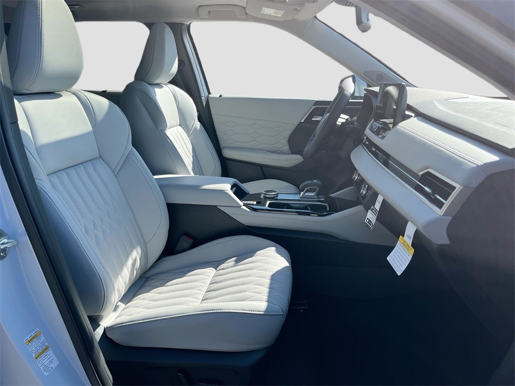 2025 Mitsubishi Outlander SEL