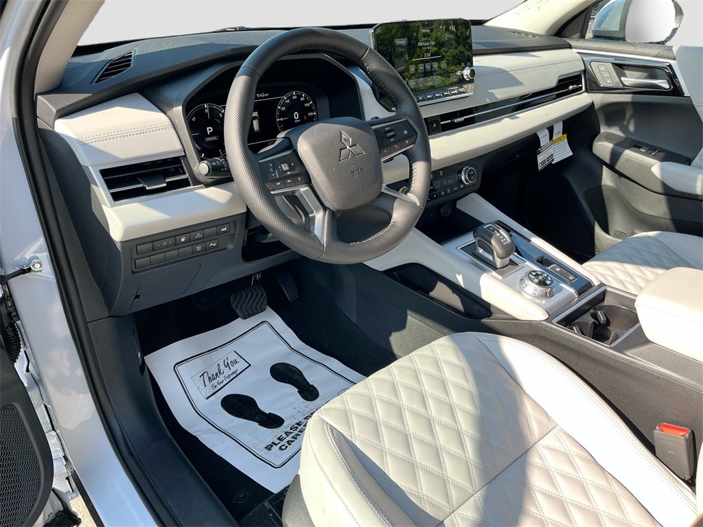 2025 Mitsubishi Outlander Plug-In Hybrid SEL