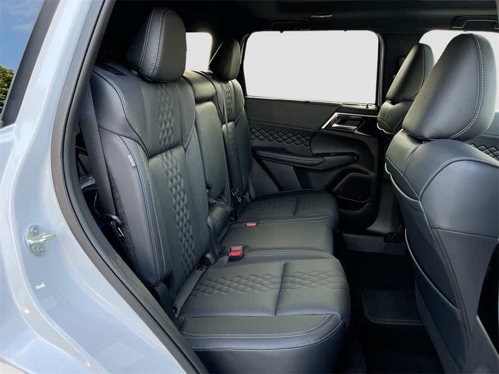 2025 Mitsubishi Outlander Plug-In Hybrid SEL Black Edition