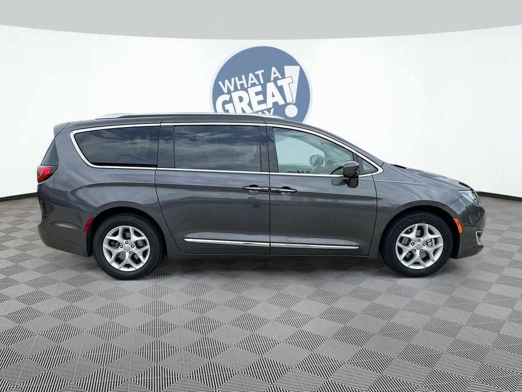 2017 Chrysler Pacifica Touring L Plus