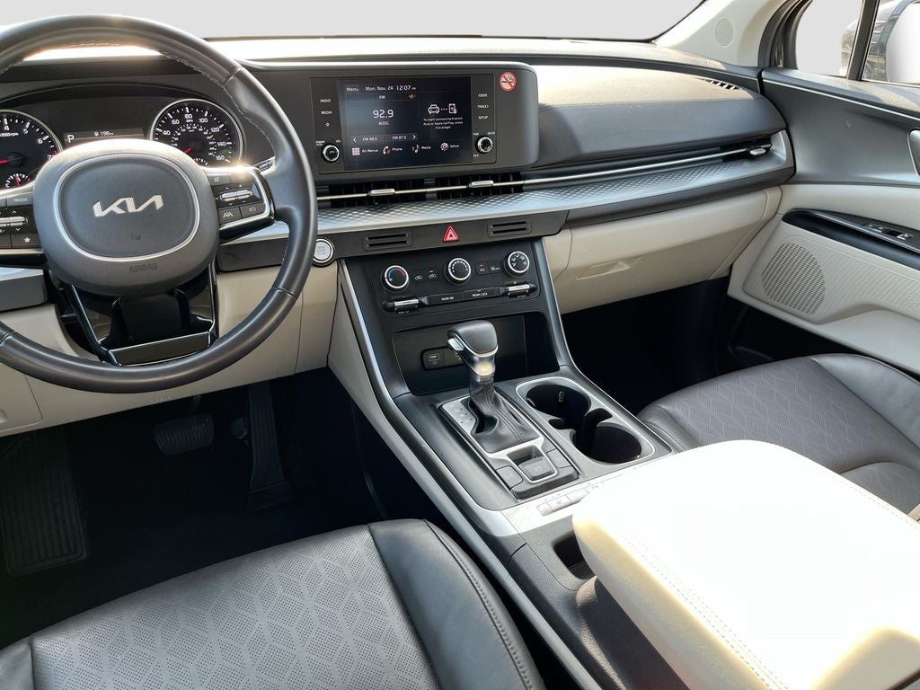 2024 Kia Carnival LX
