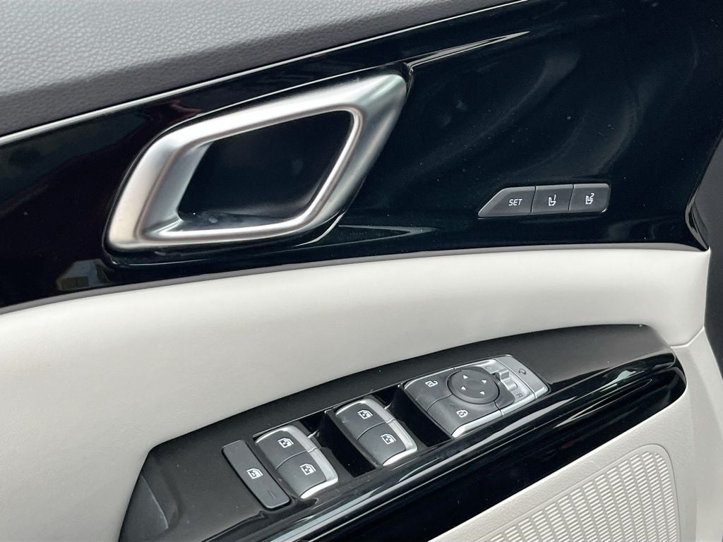 2023 Kia Carnival SX