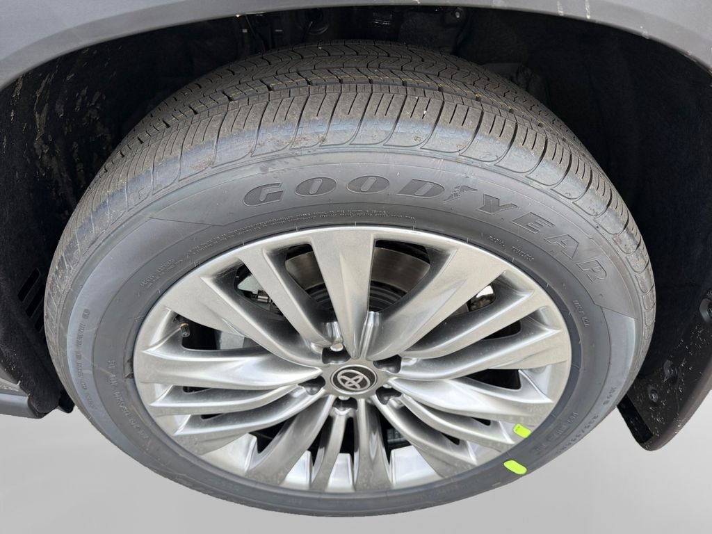 2026 Toyota Highlander Hybrid Platinum