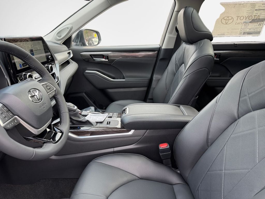 2026 Toyota Highlander Hybrid Platinum