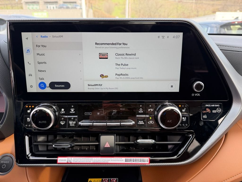 2026 Toyota Highlander Hybrid Platinum