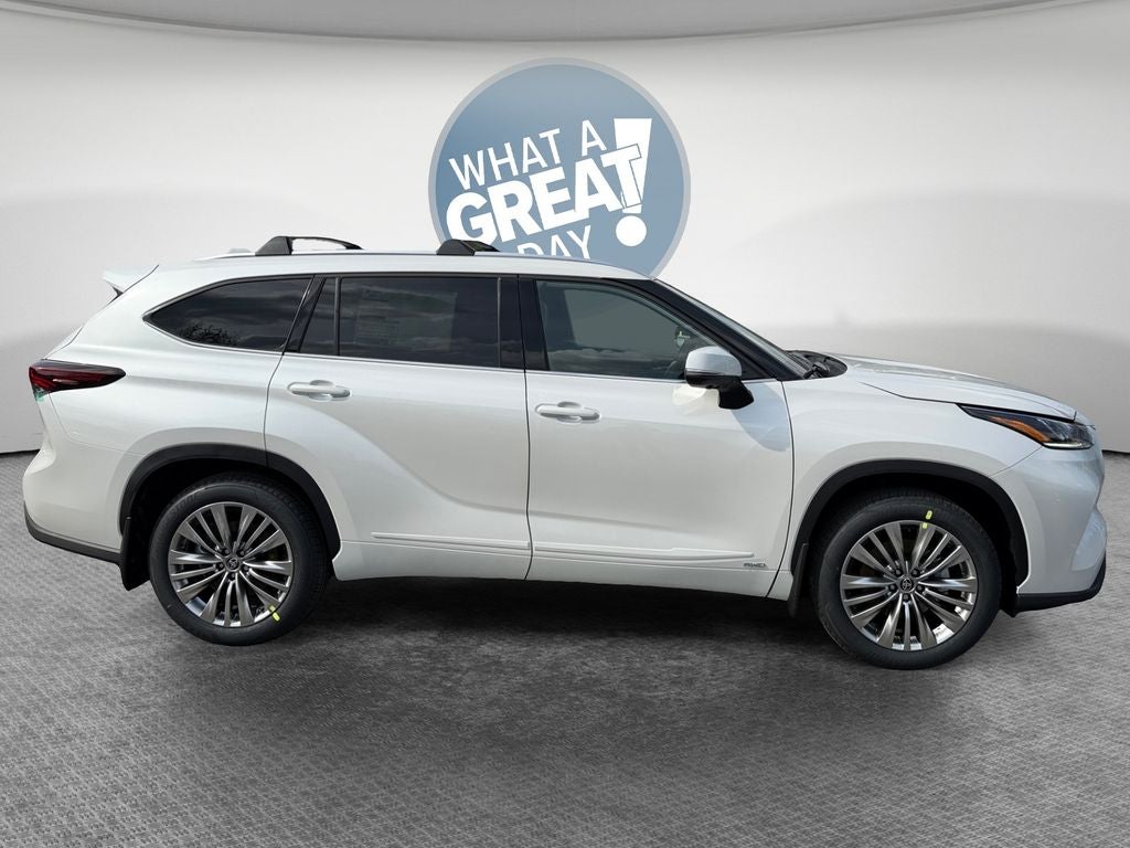 2026 Toyota Highlander Hybrid Platinum