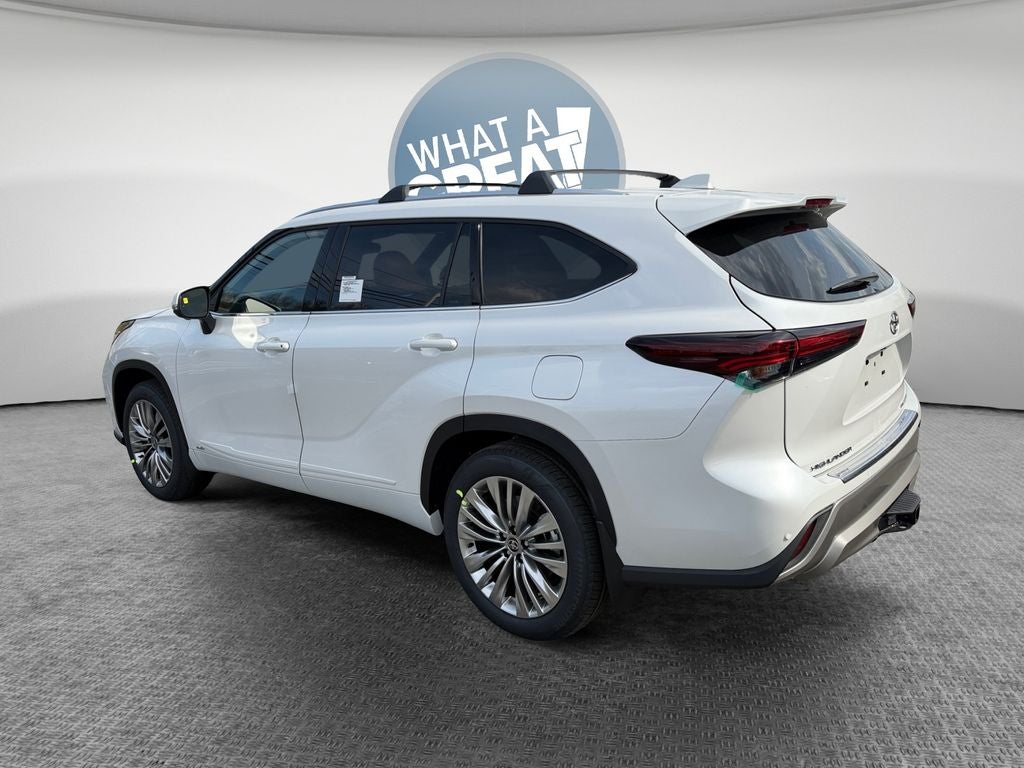 2026 Toyota Highlander Hybrid Platinum