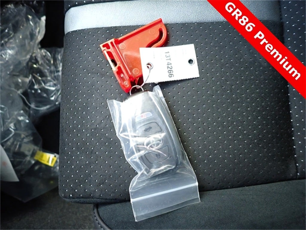 2025 Toyota GR86 Premium MT