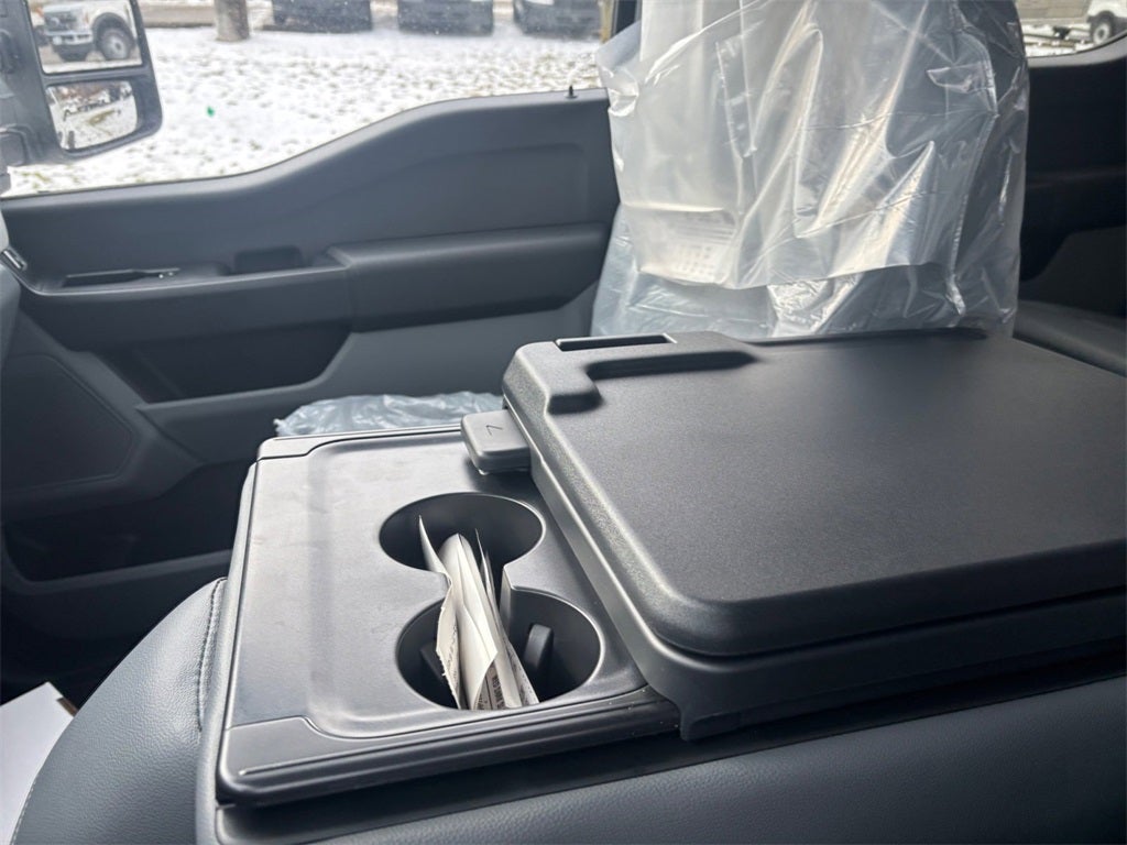 2026 Ford F-350SD XL DRW 4x4 / 6.7L Diesel / 60" CA Chassis