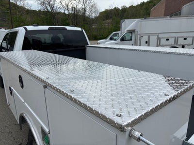 2026 Ford F-350SD XLT DRW 4x4 / 6.7L Diesel / 9' Service Body
