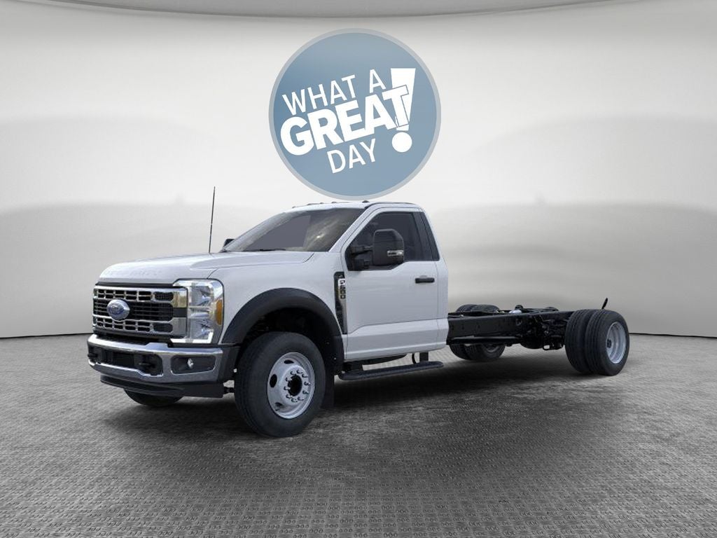 2026 Ford F-600SD XL DRW 4x2 / 7.3L V8 / 120" CA Chassis