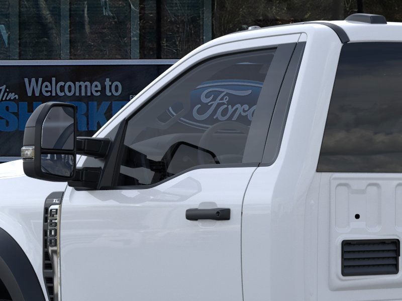 2026 Ford F-600SD XL DRW 4x2 / 7.3L V8 / 120" CA Chassis