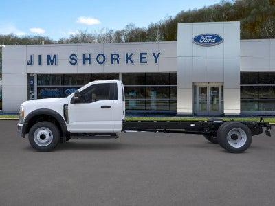 2026 Ford F-600SD XL DRW 4x2 / 7.3L V8 / 120" CA Chassis