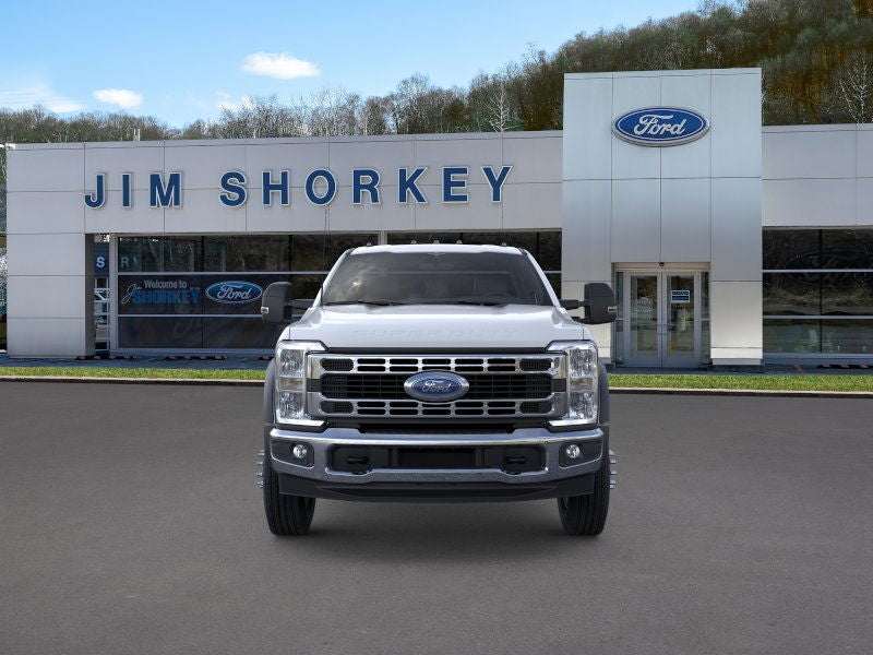 2026 Ford F-600SD XL DRW 4x2 / 7.3L V8 / 120" CA Chassis